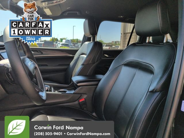 Used 2025 Jeep Grand Cherokee Limited w/ Black Appearance Package AWD/4WD image 23