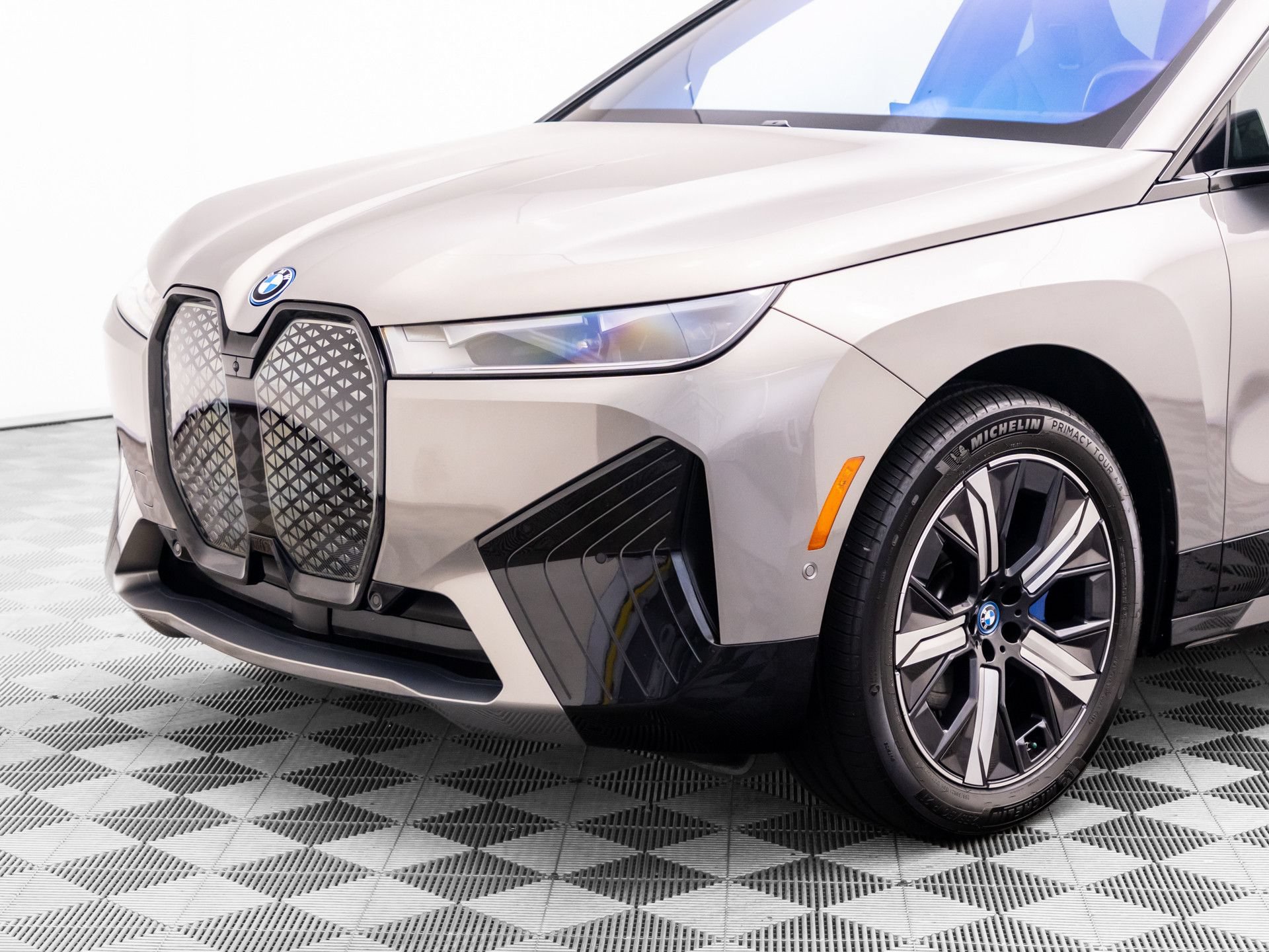 Certified 2024 BMW iX xDrive50 w/ Premium Package AWD/4WD image 32