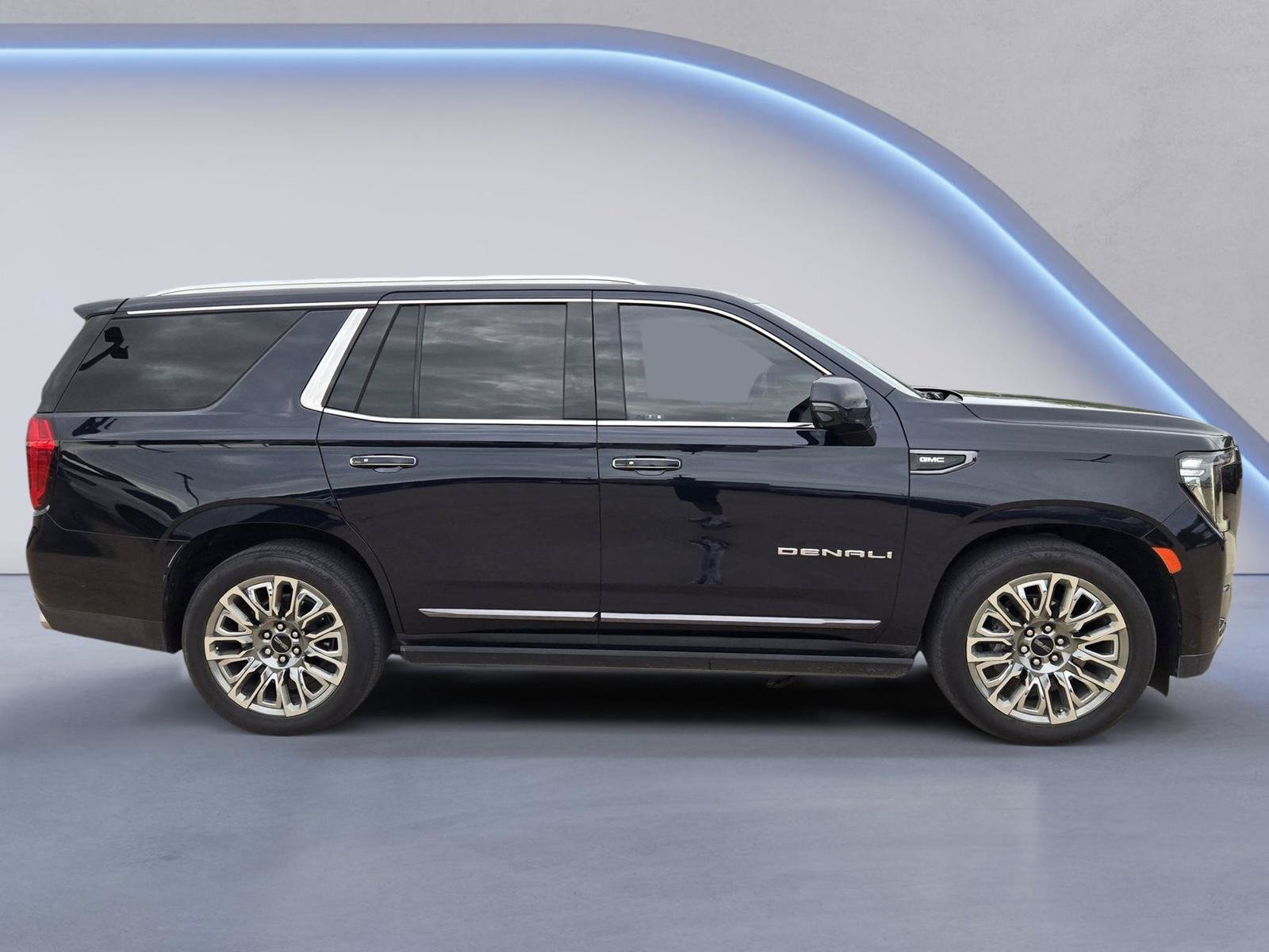 Used 2023 GMC Yukon Denali Ultimate AWD/4WD image 5