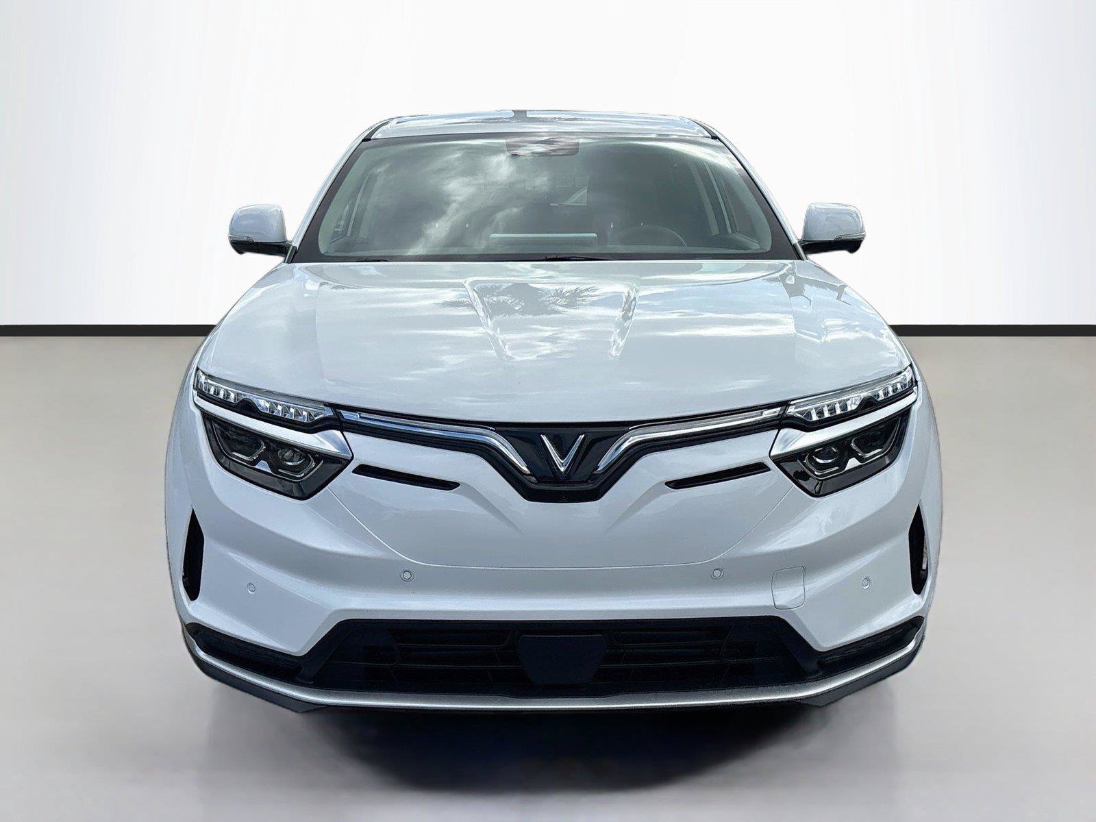 New 2027 VinFast VF 8 Eco AWD/4WD image 2
