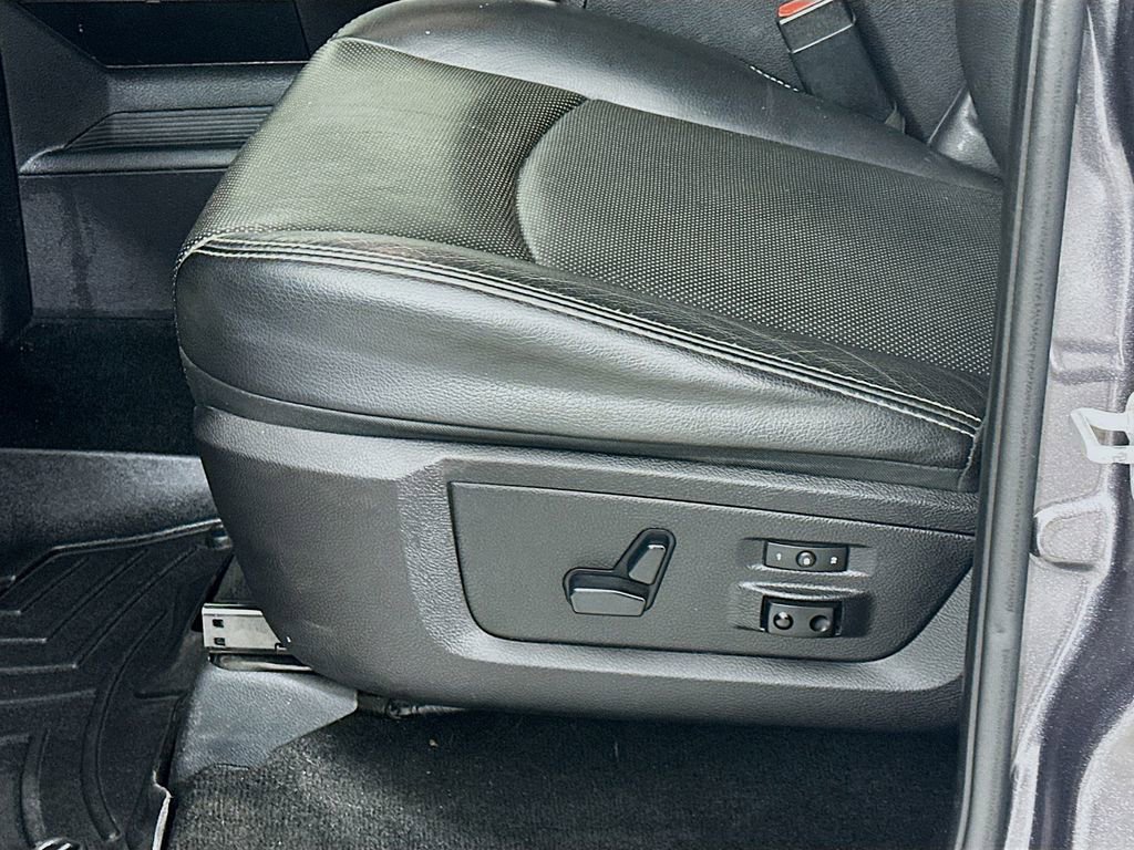 Used 2015 RAM 1500 Laramie w/ Convenience Group AWD/4WD image 19