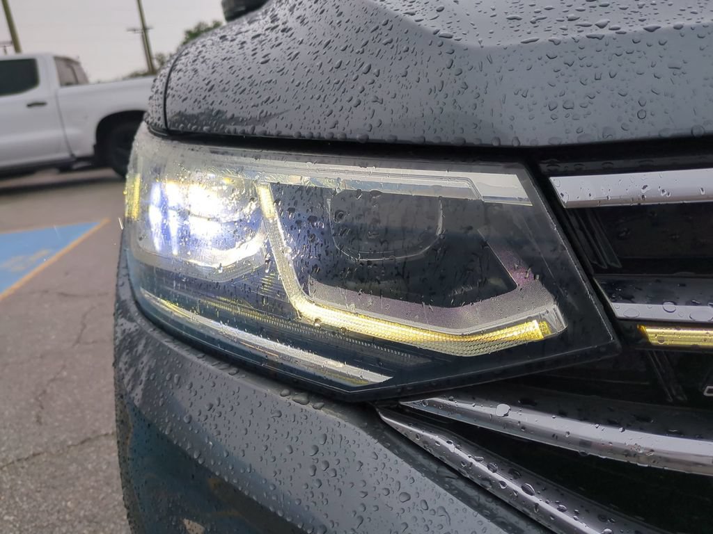 Used 2022 Volkswagen Tiguan SEL R-Line AWD/4WD image 10