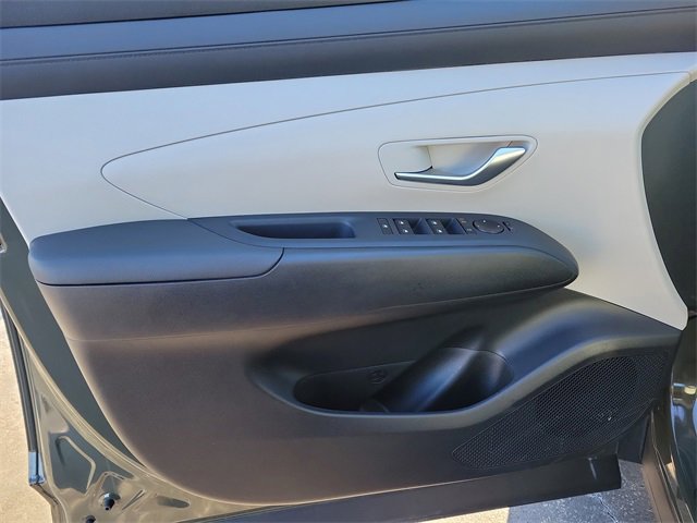 Certified 2025 Hyundai Tucson SE image 18