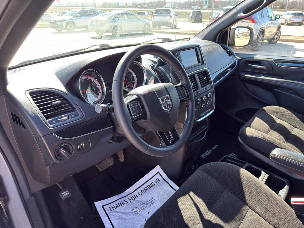 Used 2017 Dodge Grand Caravan SE image 9