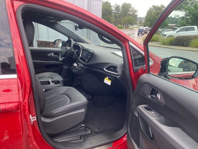 New 2026 Chrysler Voyager LX image 27