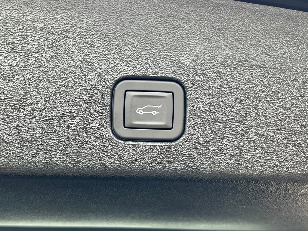 New 2026 Cadillac Optiq Luxury 1 image 32