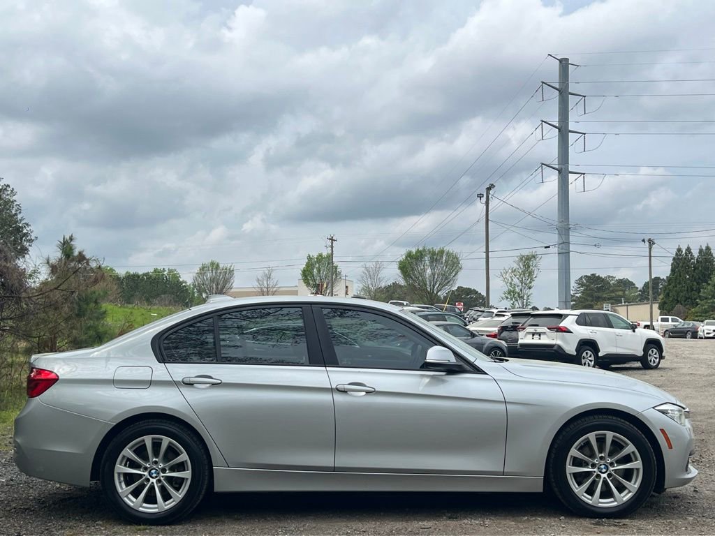 Used 2018 BMW 320i xDrive Sedan AWD/4WD image 6