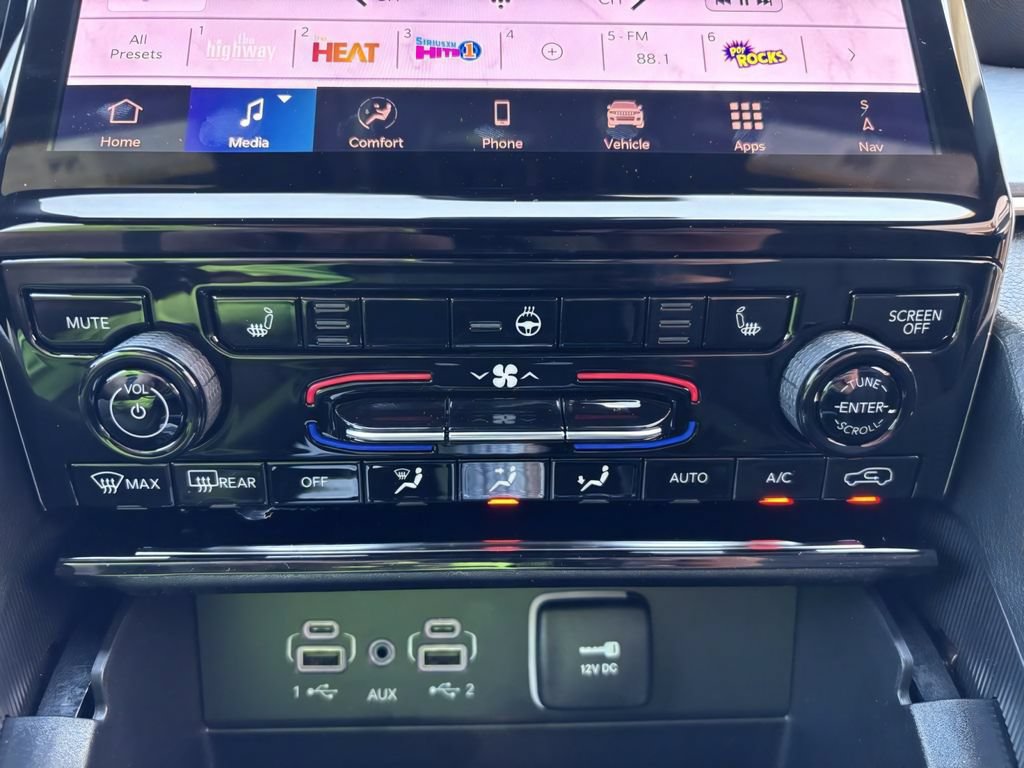 New 2025 Jeep Grand Cherokee Limited w/ Black Appearance Package AWD/4WD image 18