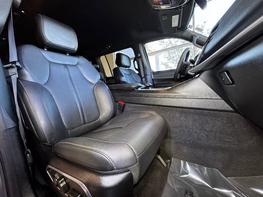 Used 2024 Jeep Wagoneer L Series II w/ Flexible Seating Group AWD/4WD image 48