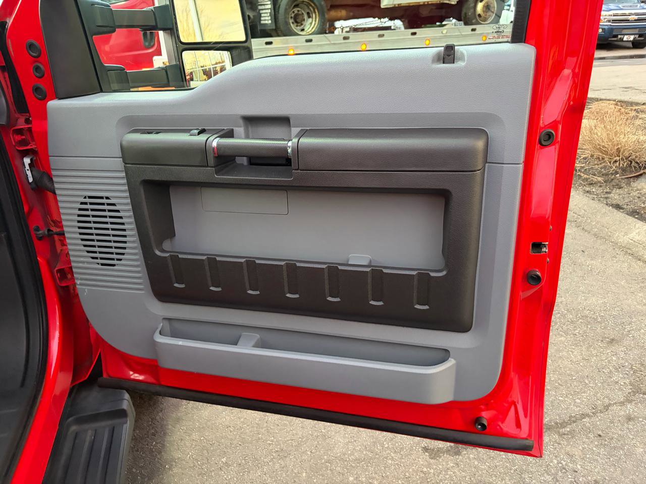 Used 2016 Ford F550 4x4 Regular Cab Super Duty image 31