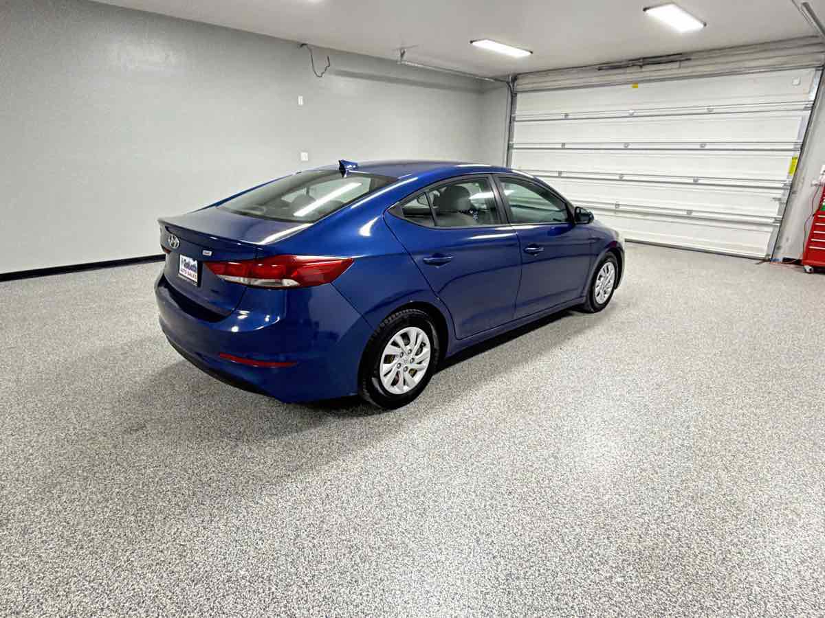 Used 2017 Hyundai Elantra SE FWD image 3