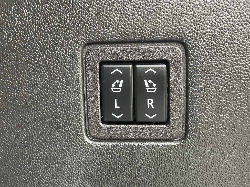 Used 2023 Chevrolet Traverse High Country w/ LPO, Floor Liner Package AWD/4WD image 22