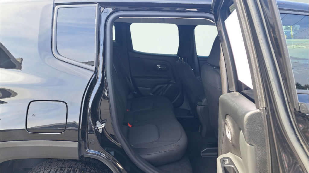 Used 2023 Jeep Renegade Latitude AWD/4WD image 14