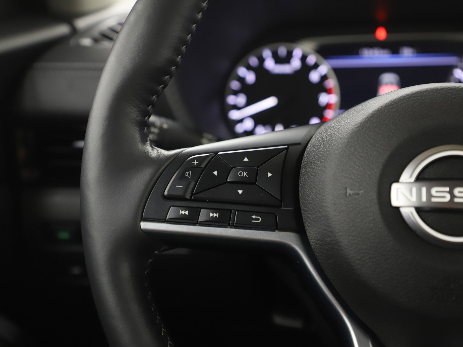 Used 2025 Nissan Sentra SV w/ All-Weather Package image 24