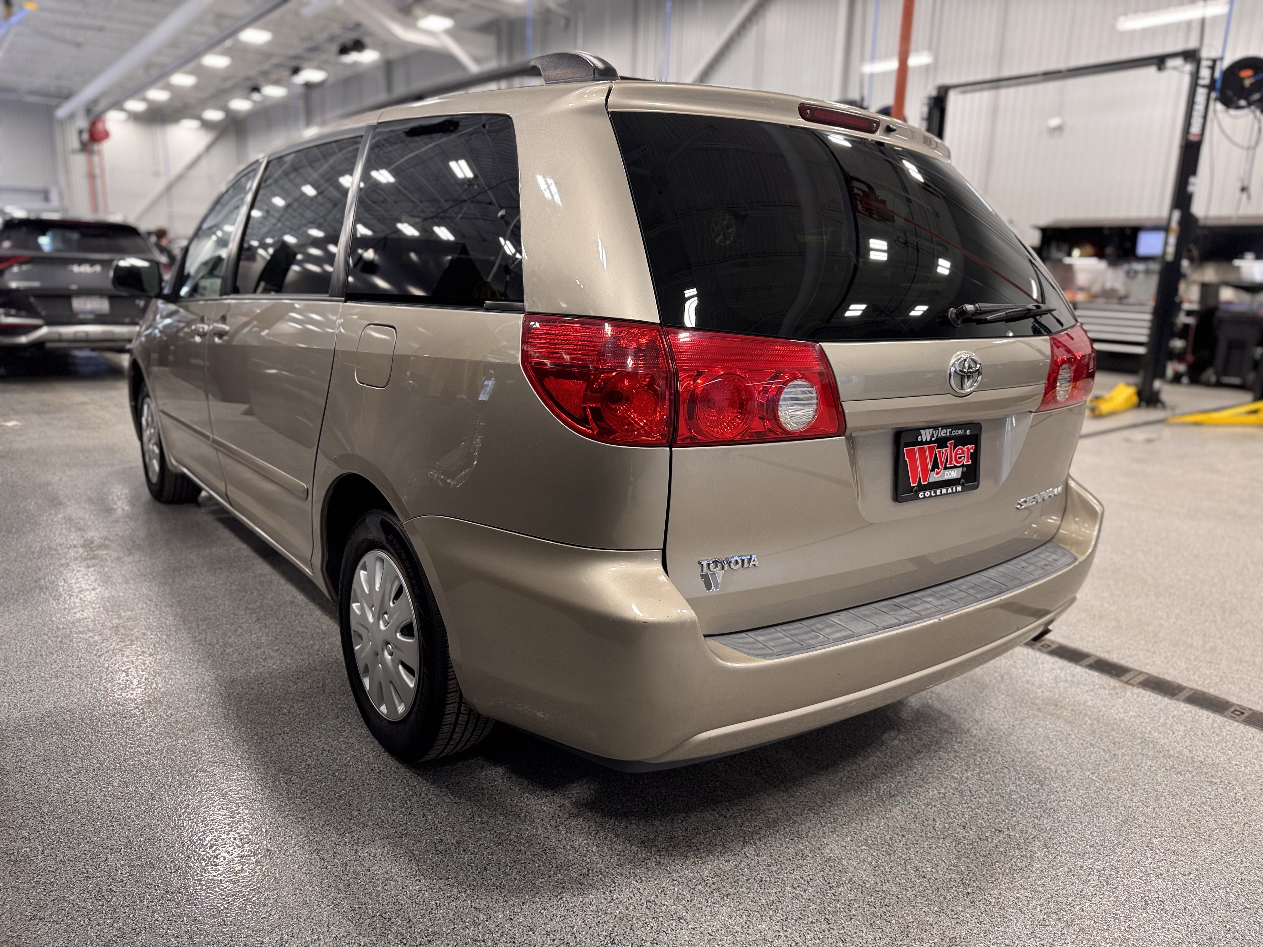 Used 2008 Toyota Sienna LE image 30