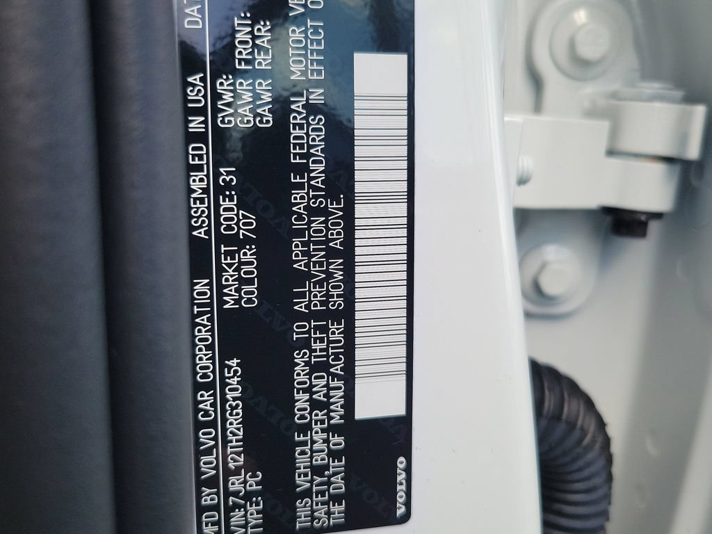 Certified 2024 Volvo S60 B5 Plus w/ Climate Package AWD/4WD image 32