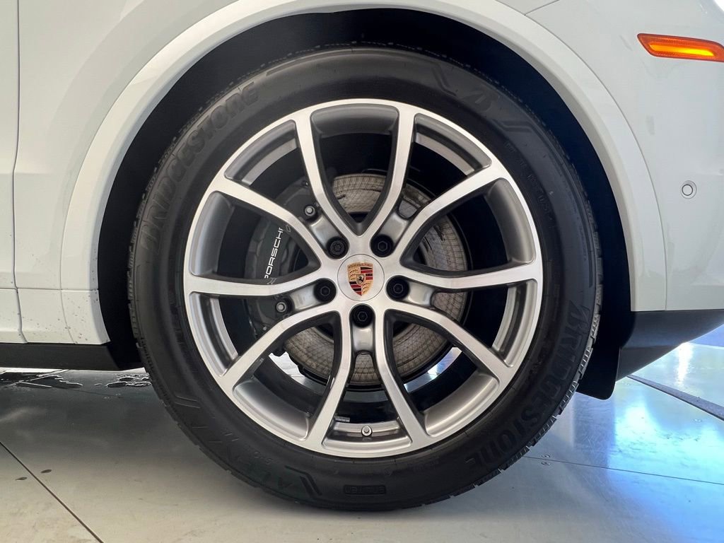 Used 2025 Porsche Cayenne Coupe image 27
