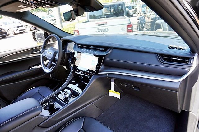 New 2026 Jeep Grand Cherokee Limited w/ Luxury Tech Group II image 11