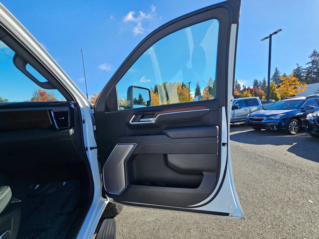 Certified 2025 GMC Sierra 3500 Denali w/ Denali Reserve Package AWD/4WD image 32