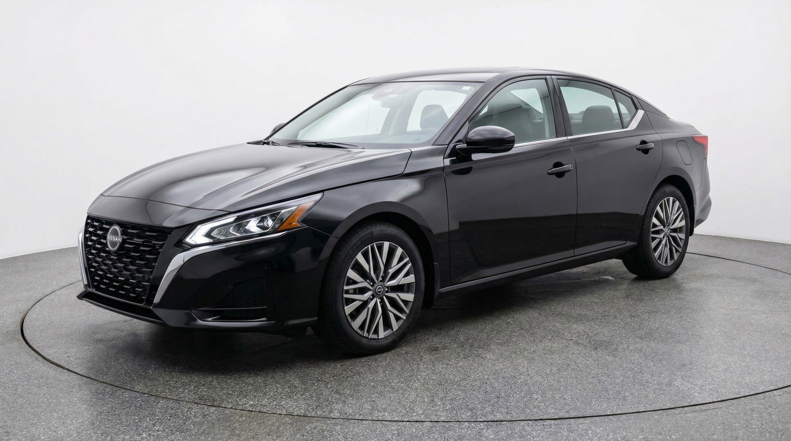 Used 2025 Nissan Altima 2.5 SV image 3