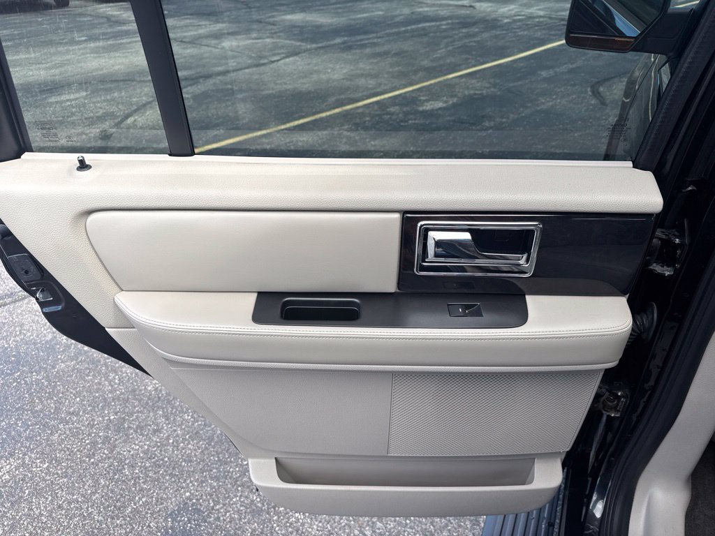 Used 2016 Lincoln Navigator Select AWD/4WD image 22