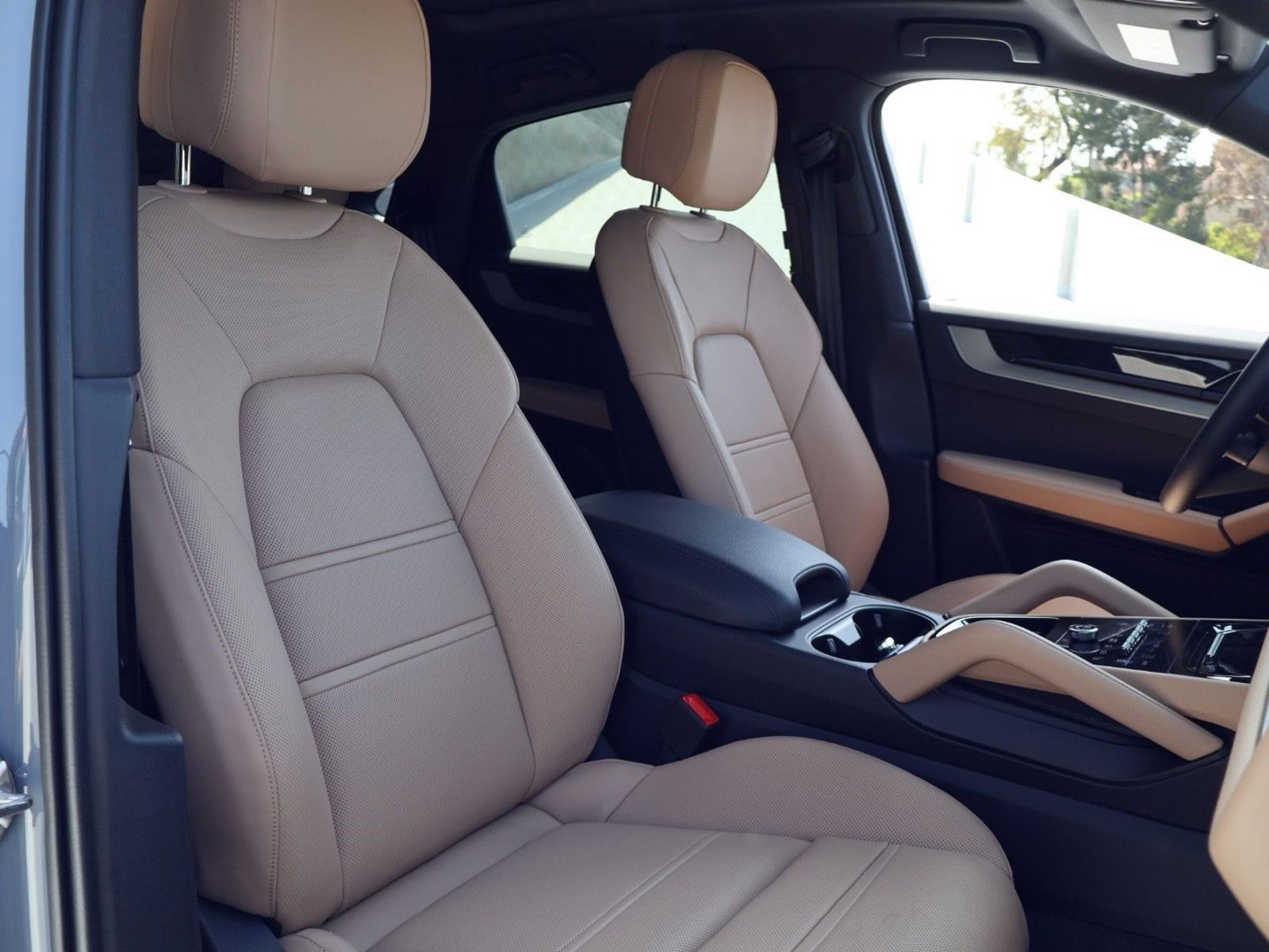 New 2026 Porsche Cayenne Coupe AWD/4WD image 24