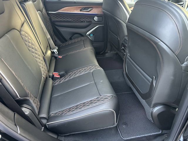 New 2025 Jeep Grand Cherokee Summit image 15