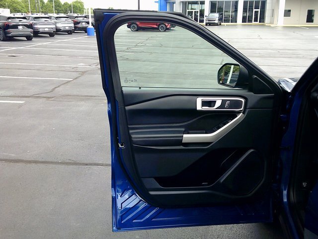 Used 2023 Ford Explorer XLT w/ Equipment Group 202A image 16