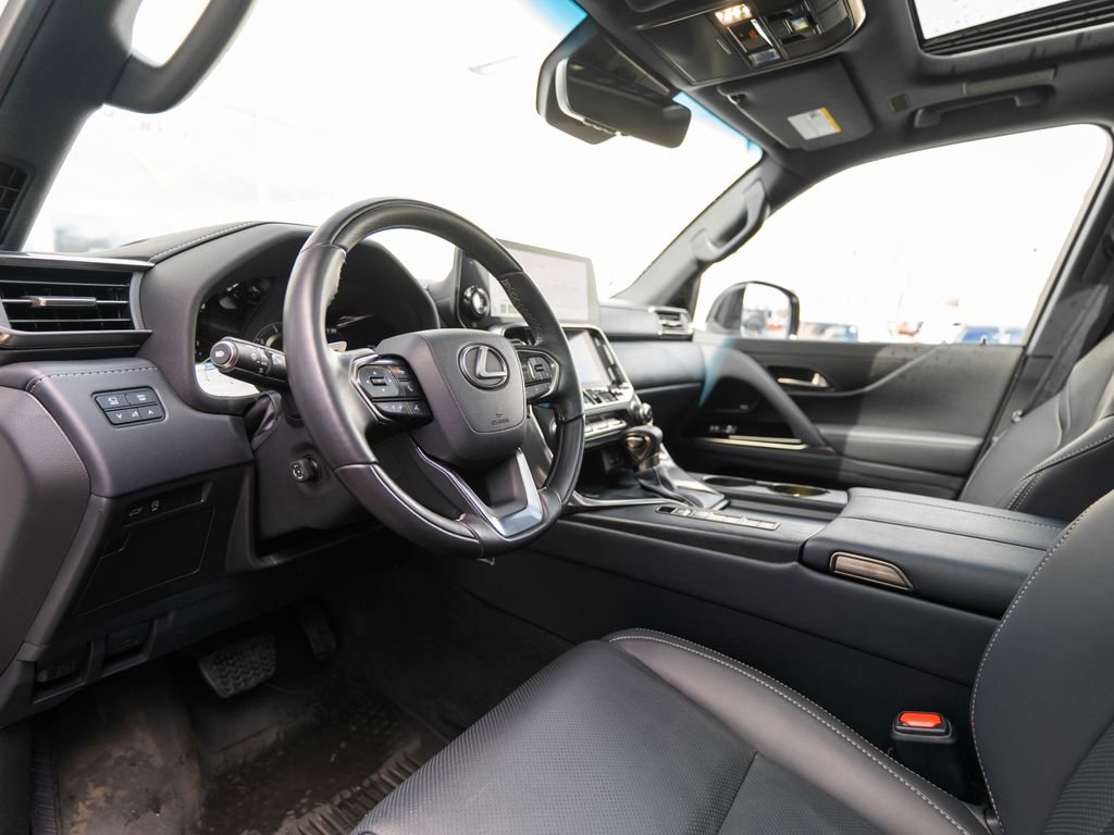 Used 2024 Lexus LX 600 4WD w/ Appearance Package image 4