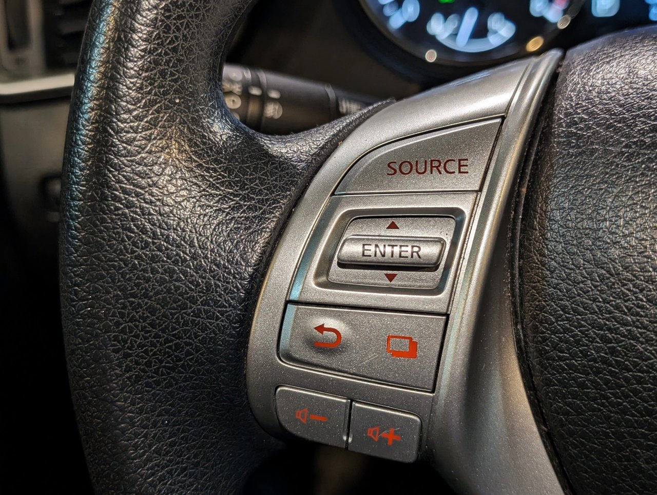 Used 2015 Nissan Rogue SV w/ SV Premium Package image 47