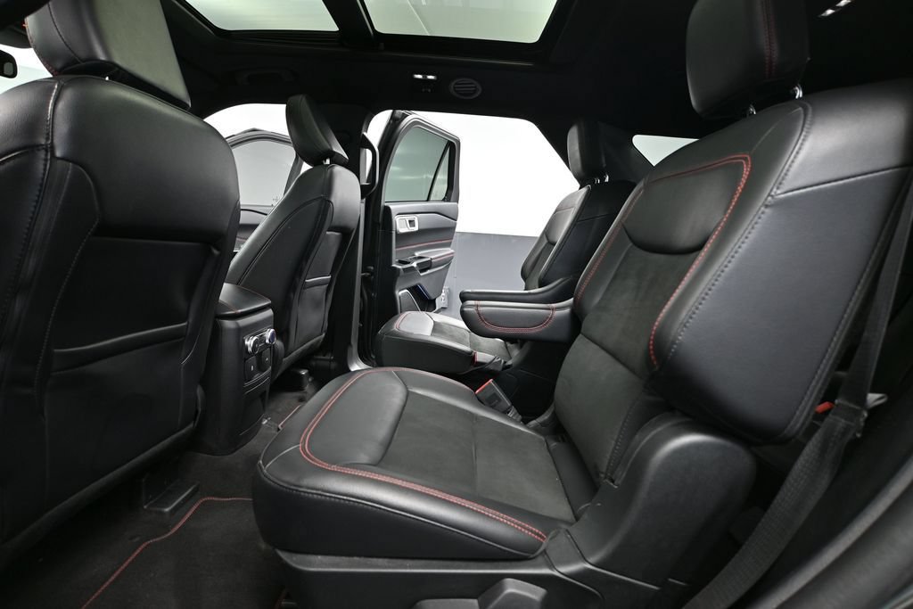 Used 2023 Ford Explorer ST-Line AWD/4WD image 42