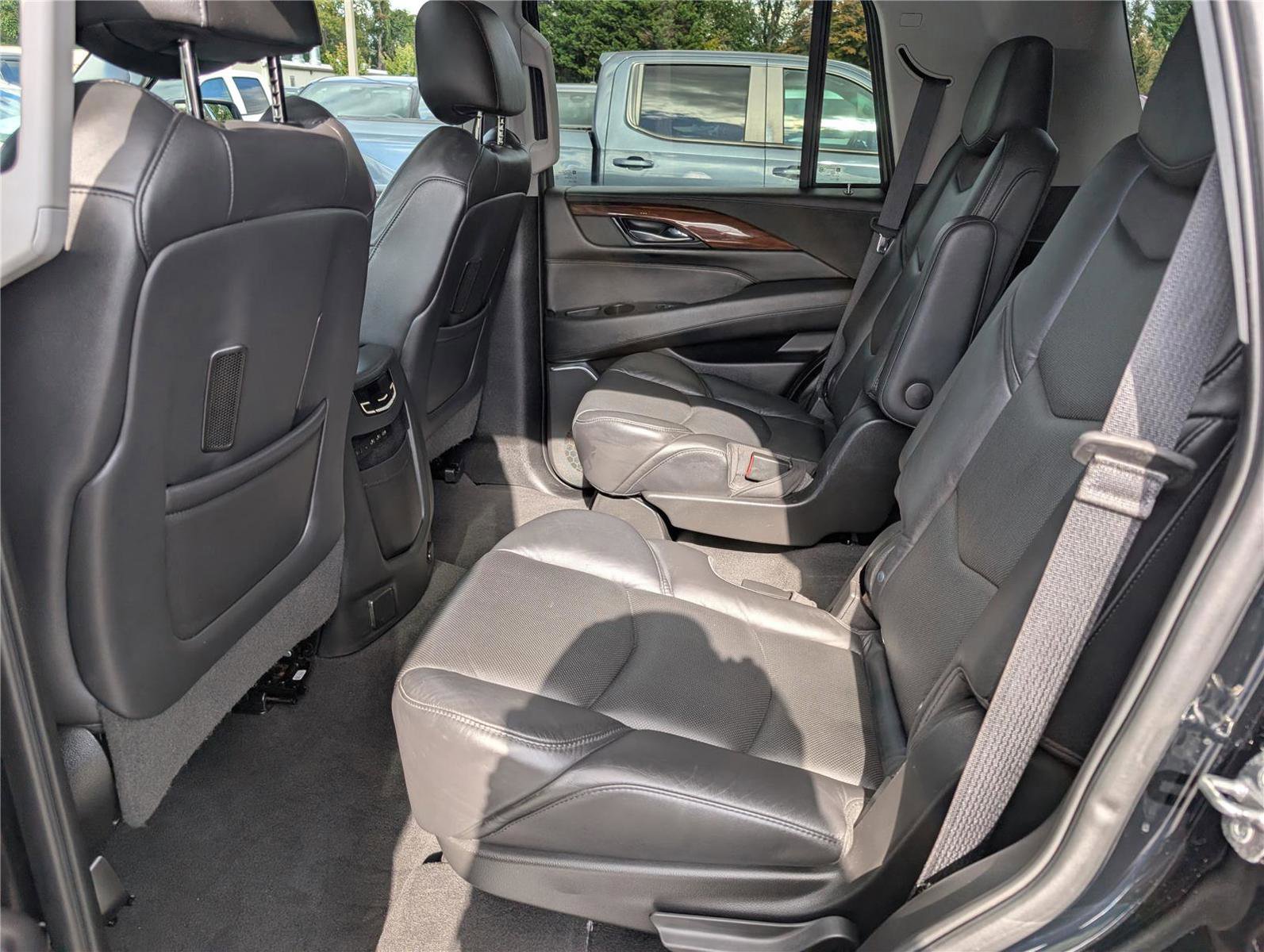 Used 2019 Cadillac Escalade Premium Luxury image 18