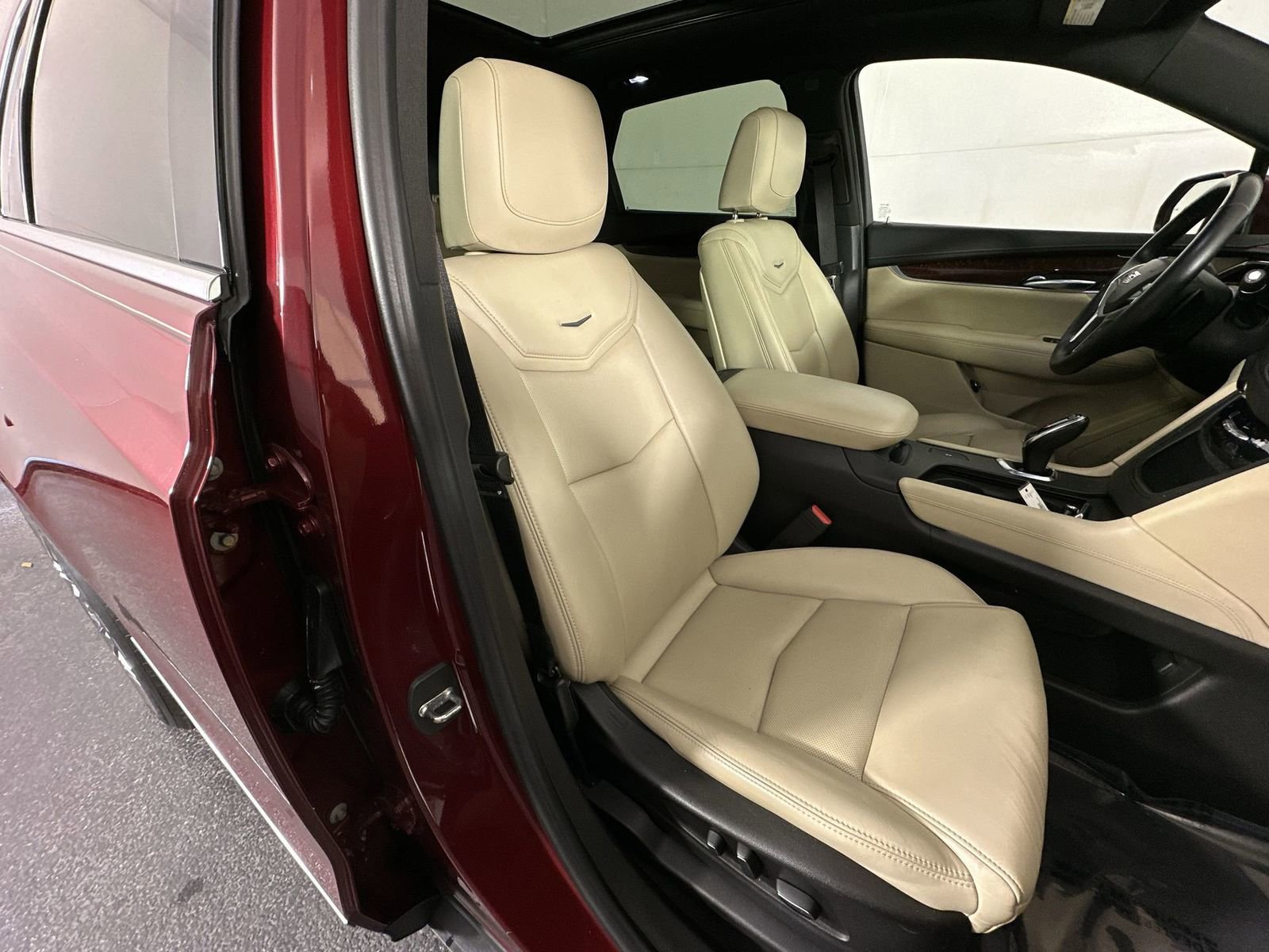 Used 2017 Cadillac XT5 Luxury w/ Driver Awareness Package image 27
