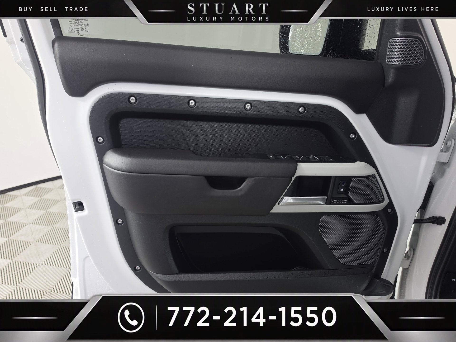 Used 2024 Land Rover Defender 110 X-Dynamic SE AWD/4WD image 7