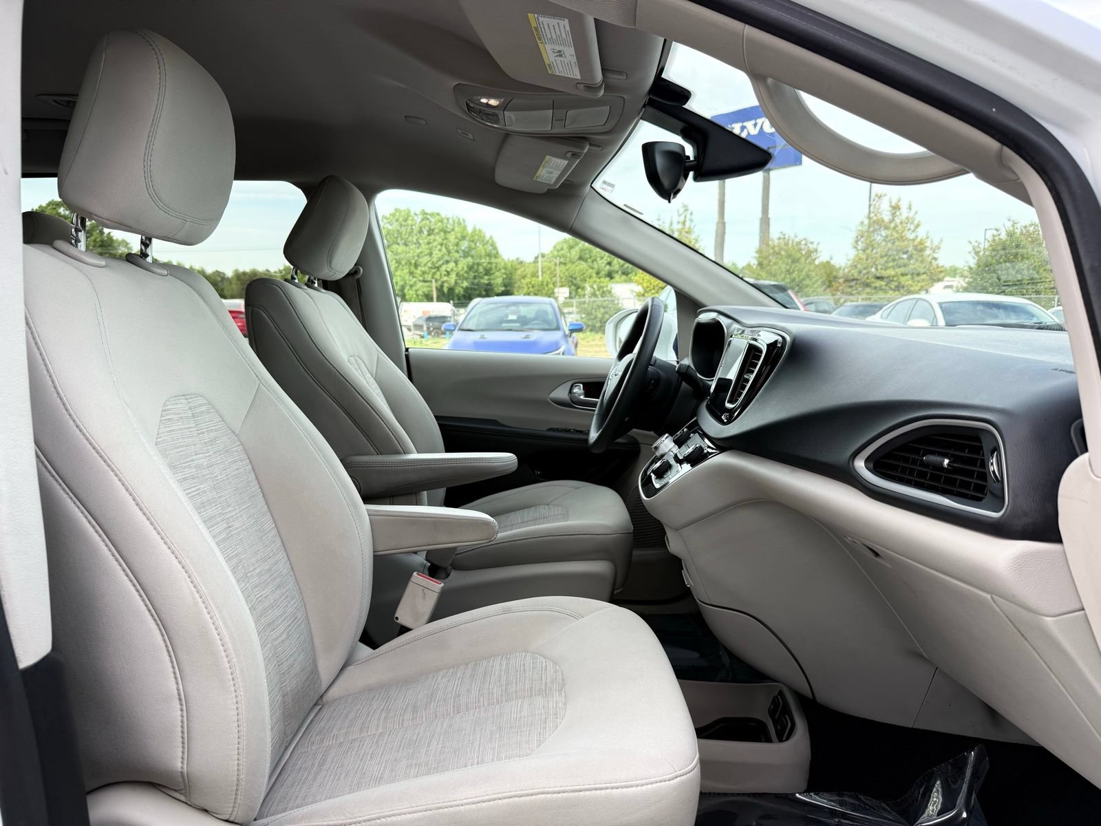 Used 2018 Chrysler Pacifica Touring Plus FWD image 25