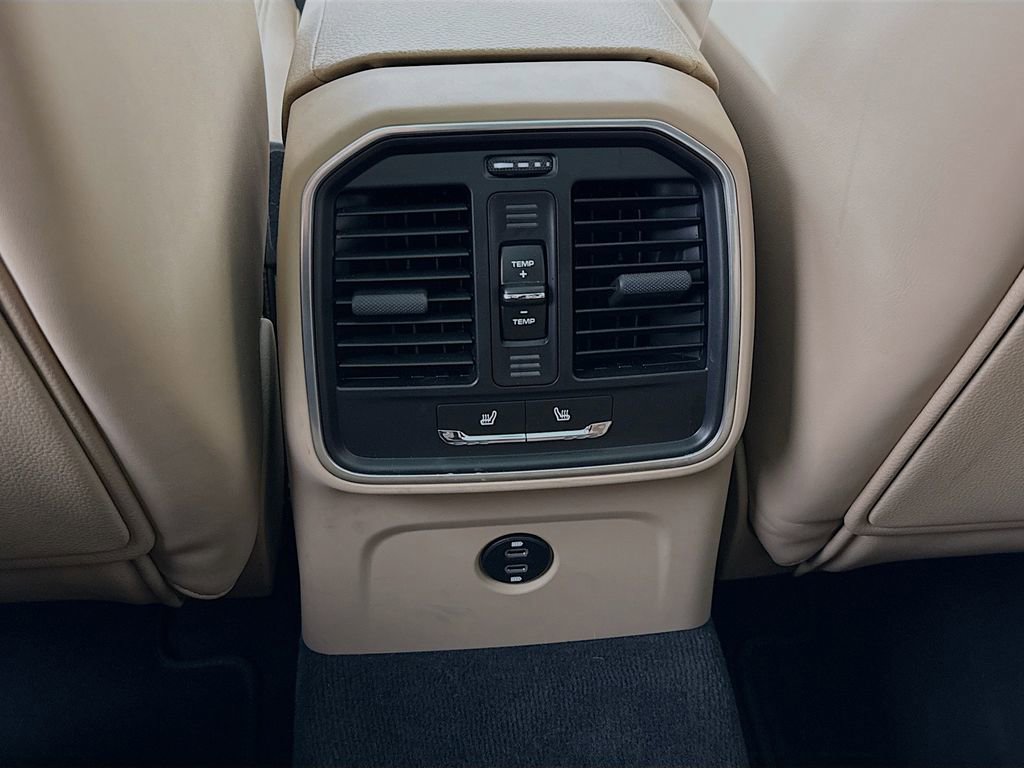 Certified 2025 Porsche Macan AWD/4WD image 28