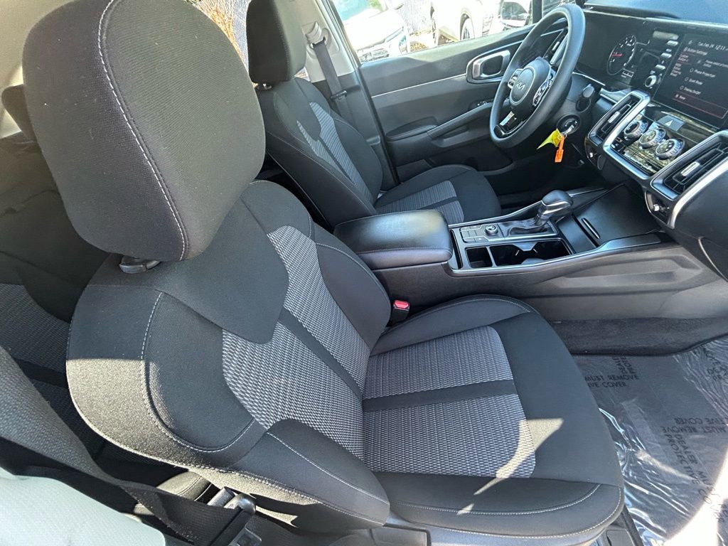 Used 2023 Kia Sorento LX image 26