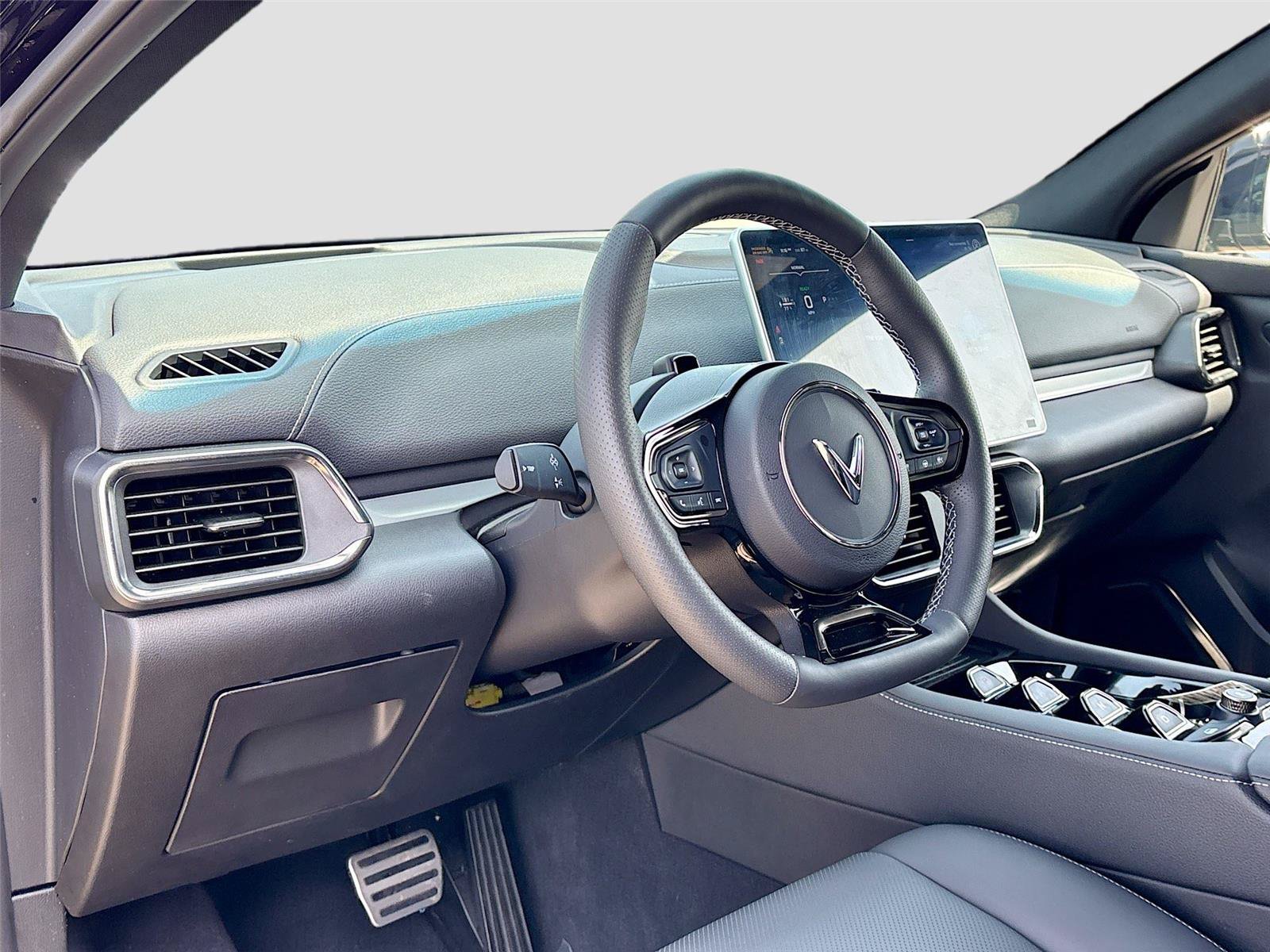 New 2025 VinFast VF 8 Plus AWD/4WD image 9