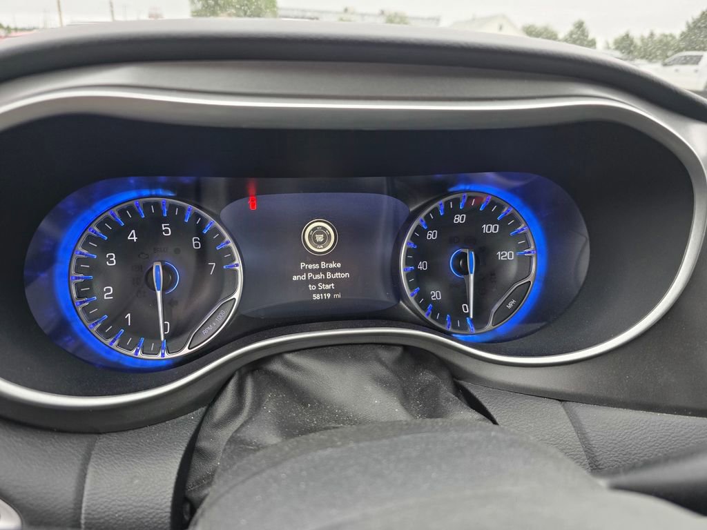 Used 2023 Chrysler Pacifica Touring-L FWD image 8