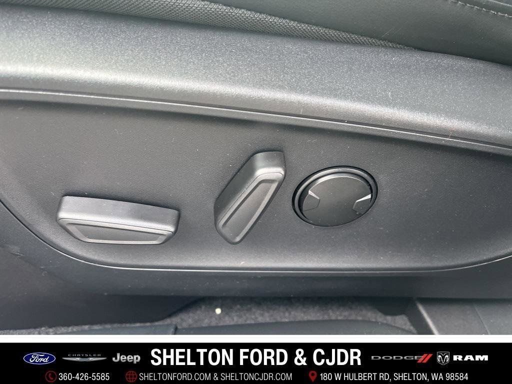 New 2025 Ford Escape SE FWD image 11