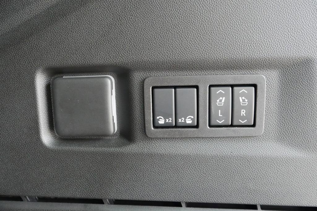 Used 2025 Chevrolet Tahoe LT w/ Comfort Package image 29