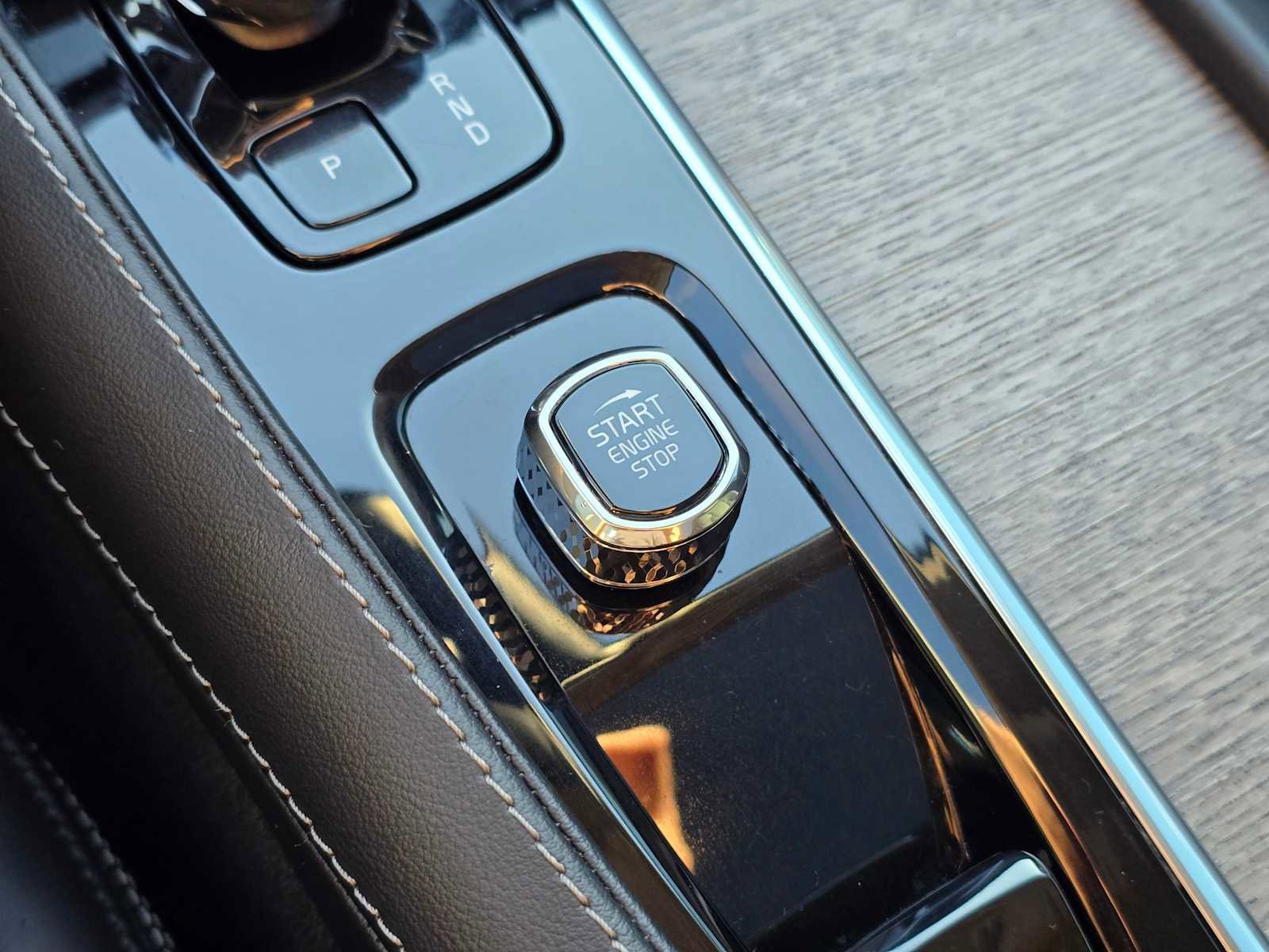 Certified 2024 Volvo XC90 T8 Ultimate w/ Lounge Package image 33