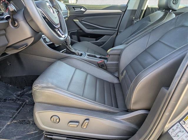 Used 2021 Volkswagen Jetta SE w/ SE Cold Weather Package image 15