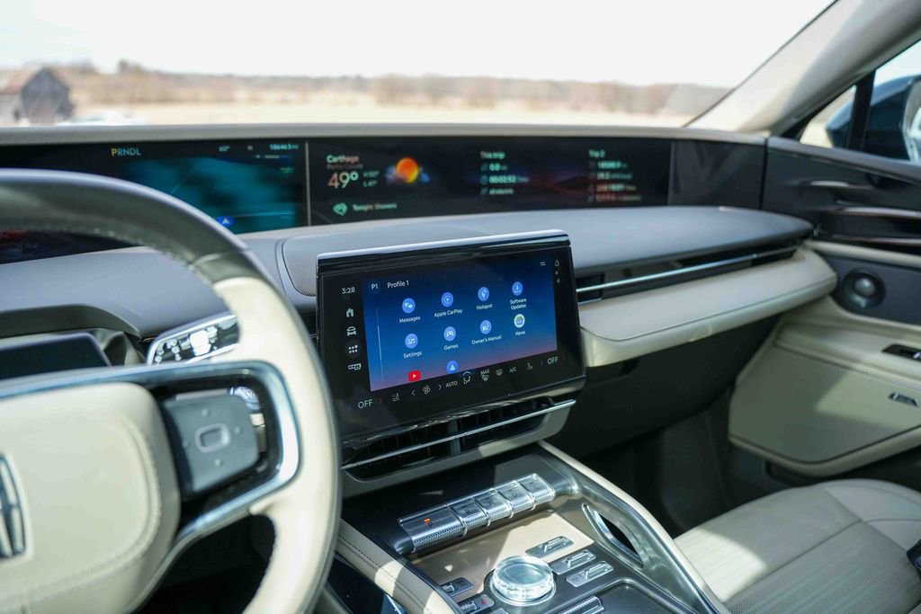 Used 2024 Lincoln Nautilus Reserve w/ Equipment Group 202A image 46