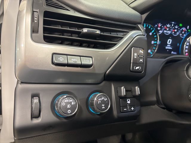 Used 2018 Chevrolet Suburban Premier AWD/4WD image 41