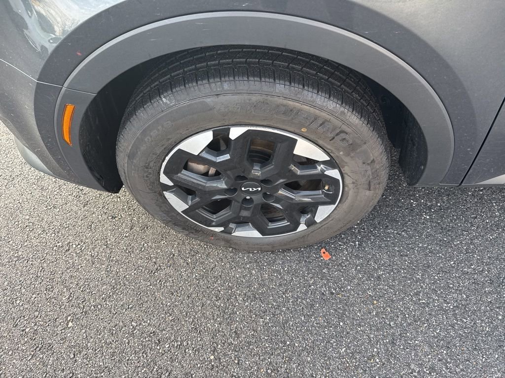 Used 2024 Kia Sorento S image 12