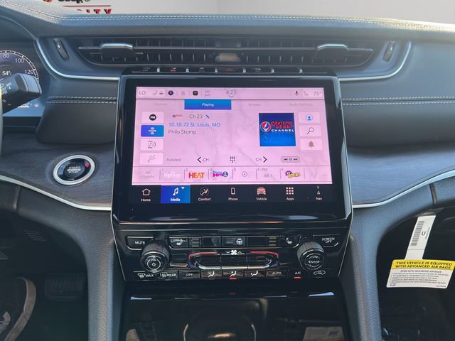 New 2025 Jeep Grand Cherokee Limited image 16