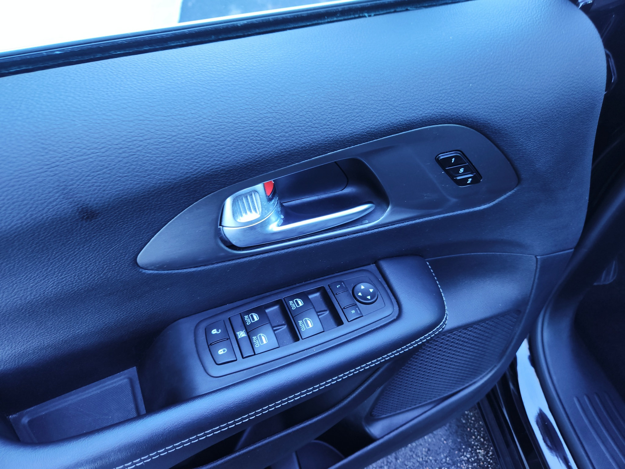 Used 2025 Chrysler Pacifica Select FWD image 21