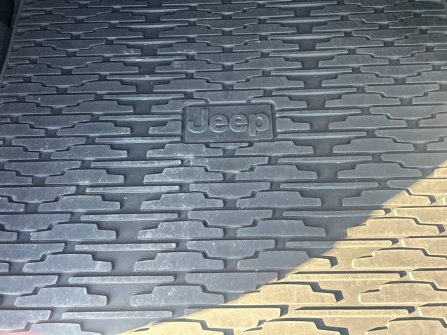 Used 2020 Jeep Grand Cherokee Altitude AWD/4WD image 15