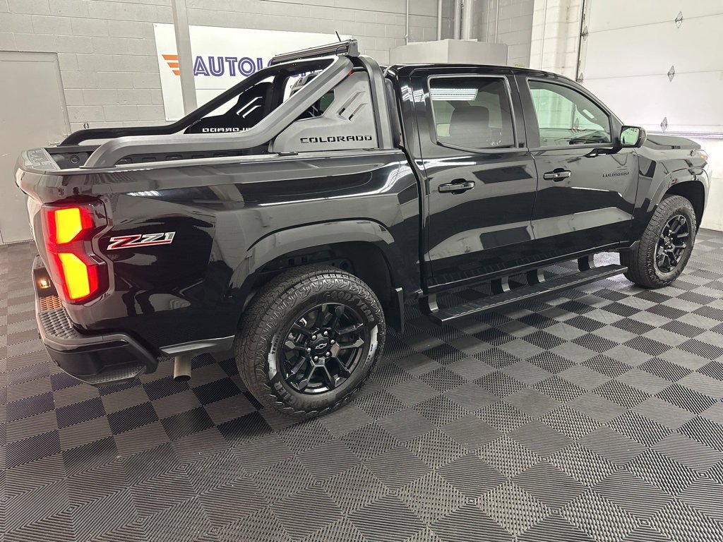 Used 2025 Chevrolet Colorado Z71 w/ Midnight Edition image 10